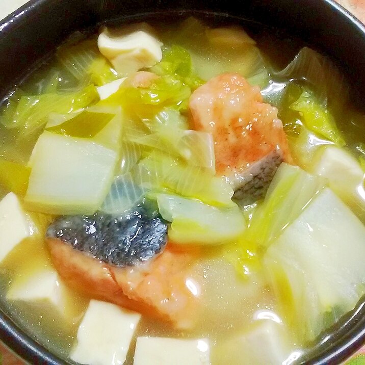 鮭と白菜、ねぎ、豆腐の煮物